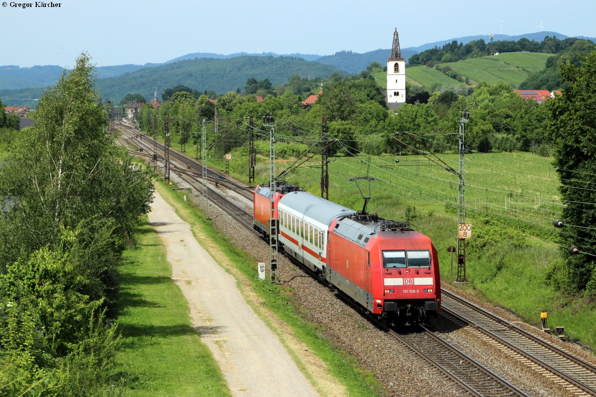 101 106 mit dem Pbz Karlsruhe Basel bei Denzlingen, 07.06.2014. Die Lok am Zugende ist 146 229.
