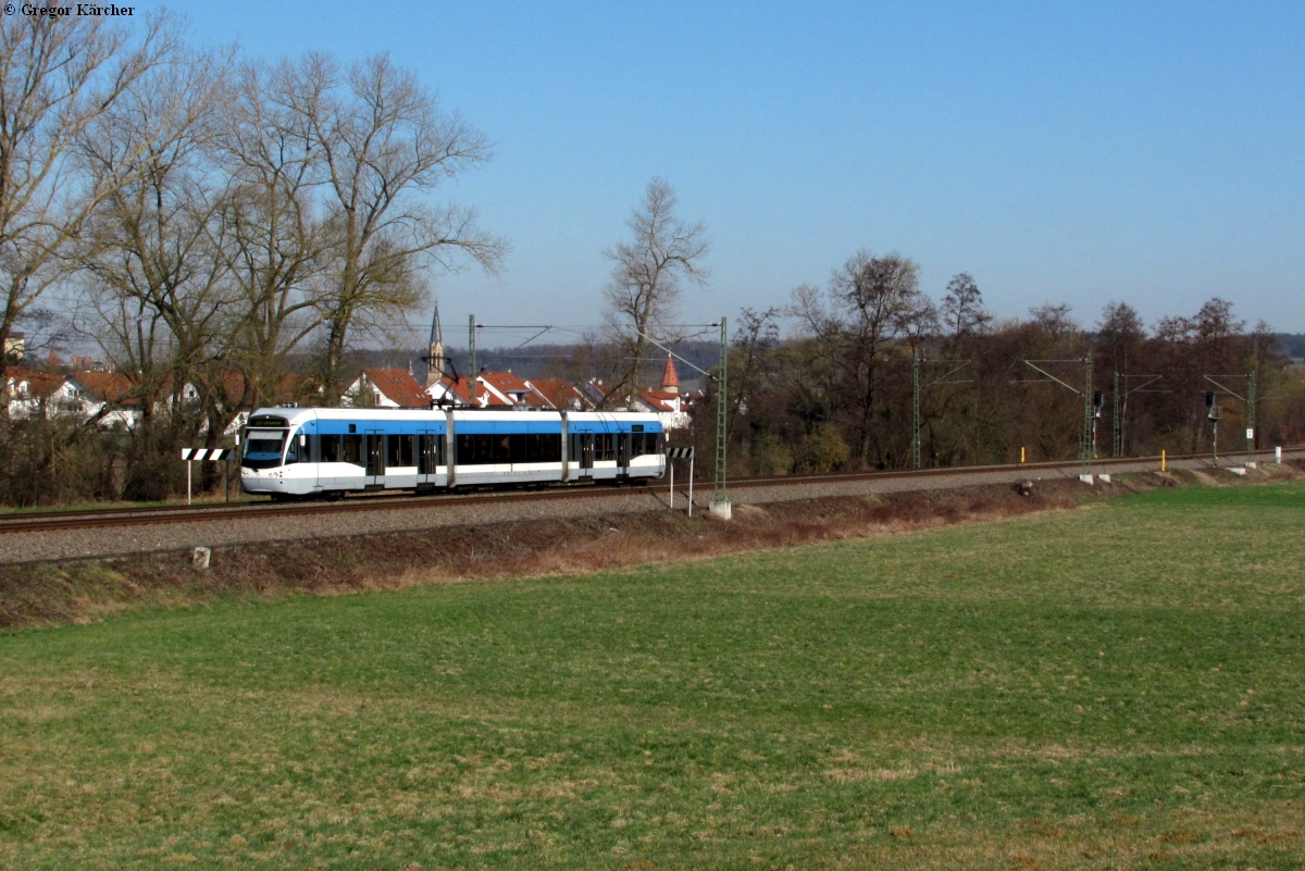 TW 10** der Saarbahn auf der S9 nach Mühlacker bei Heidelsheim, 20.03.2012.