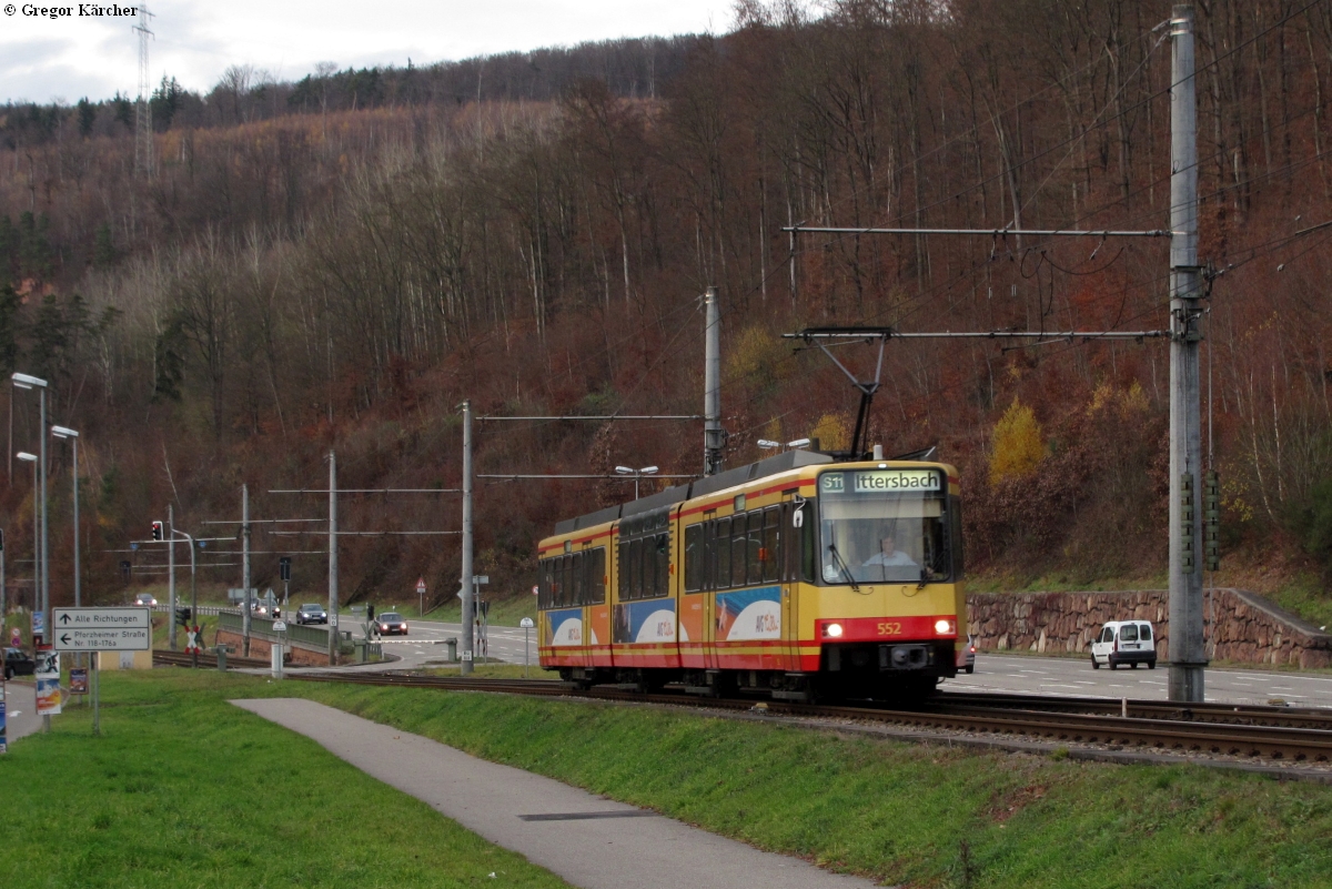 TW 552 mit der Werbung zu AVG-Reisen, die Leider auch schon Geschichte ist bei Busenbach, 01.12.2011.
