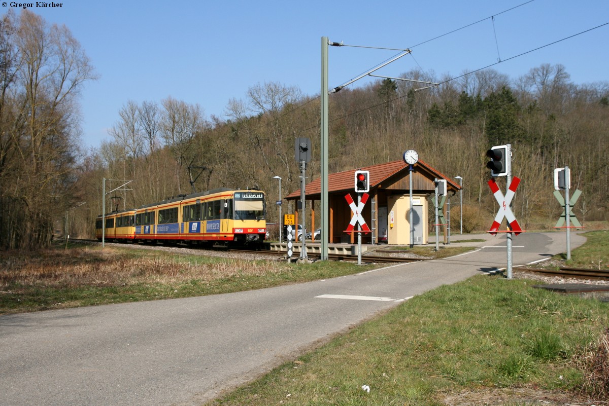 TW 801 mit Brudertriebwagen als S32 nach Rastatt beim Haltepunkt Bahnbrücken, 07.04.2013.