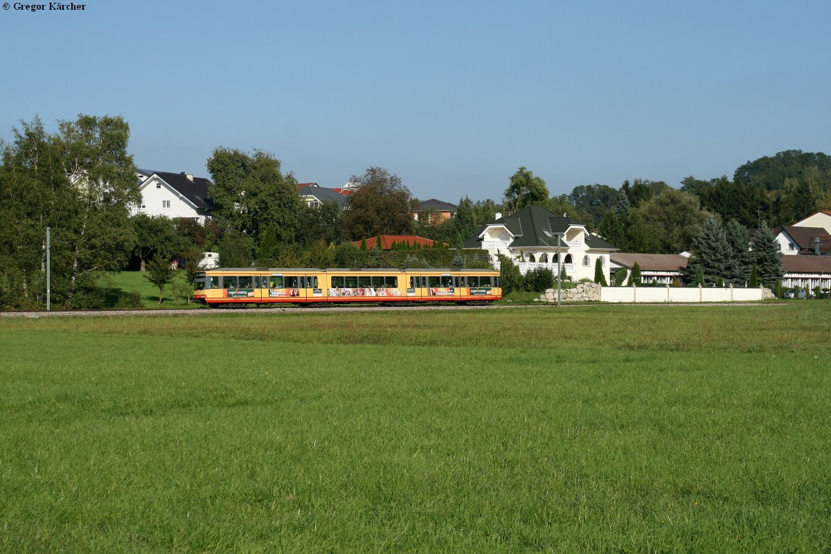 TW 820 mit der Werbung zur Experimenta Heilbronn als S32 bei Oberöwisheim, 24.09.2013.
