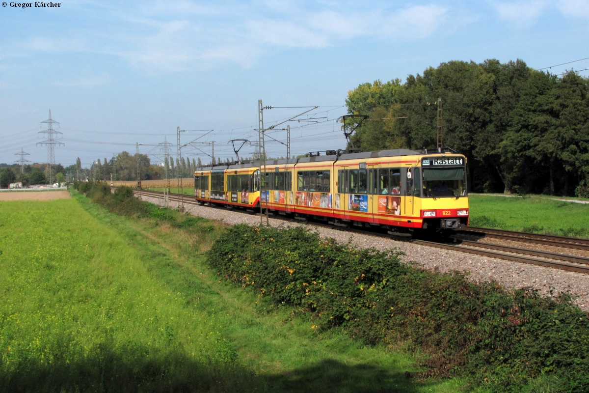 TW 822 mit Werbung für die Albtherme Waldbronn und 884 mit Werbung von  die neue Welle  bei Ettlingen West am 29.09.2011.