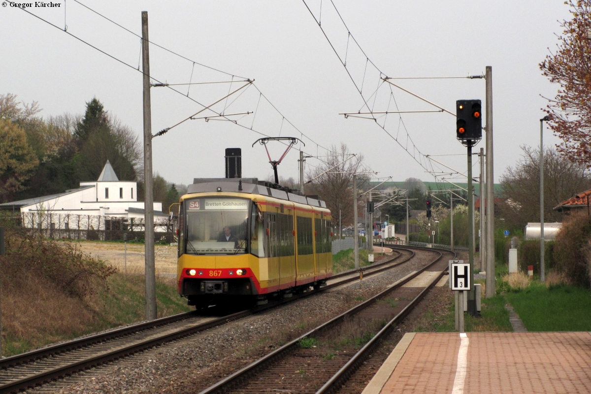 TW 867 in Jöhlingen Bahnhof, 15.04.2012.