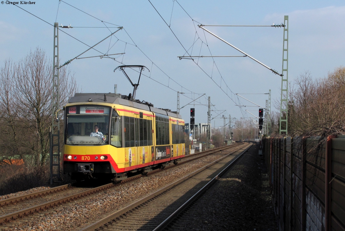 TW 870 mit der Werbung für die Stadt Eppingen bei Maximiliansau West. Seit Inbetriebnahme des ET 2010 ist der Einsatz dieser Fahrzeuge nach Germersheim Geschichte.