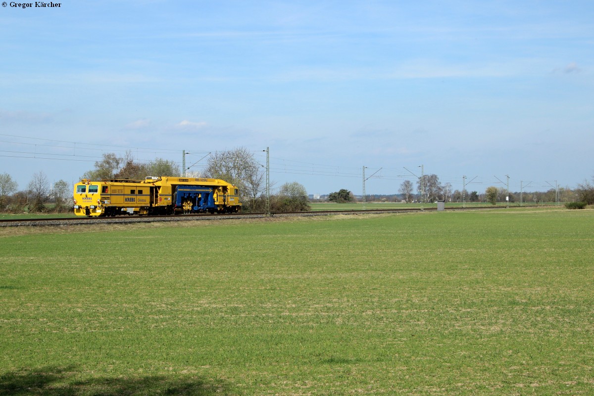 Unbekanntes Bahndienstfahrzeug von Krebs Gleisbau bei Forchheim Richtung Süden, 17.03.2014.