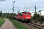 baureihe-e-40/537092/140-833-und-140-856-ziehen 140 833 und 140 856 ziehen einen leeren Zug mit Flachwagen Richtung Westen. Aufgenommen in Illingen am 15.07.2011.