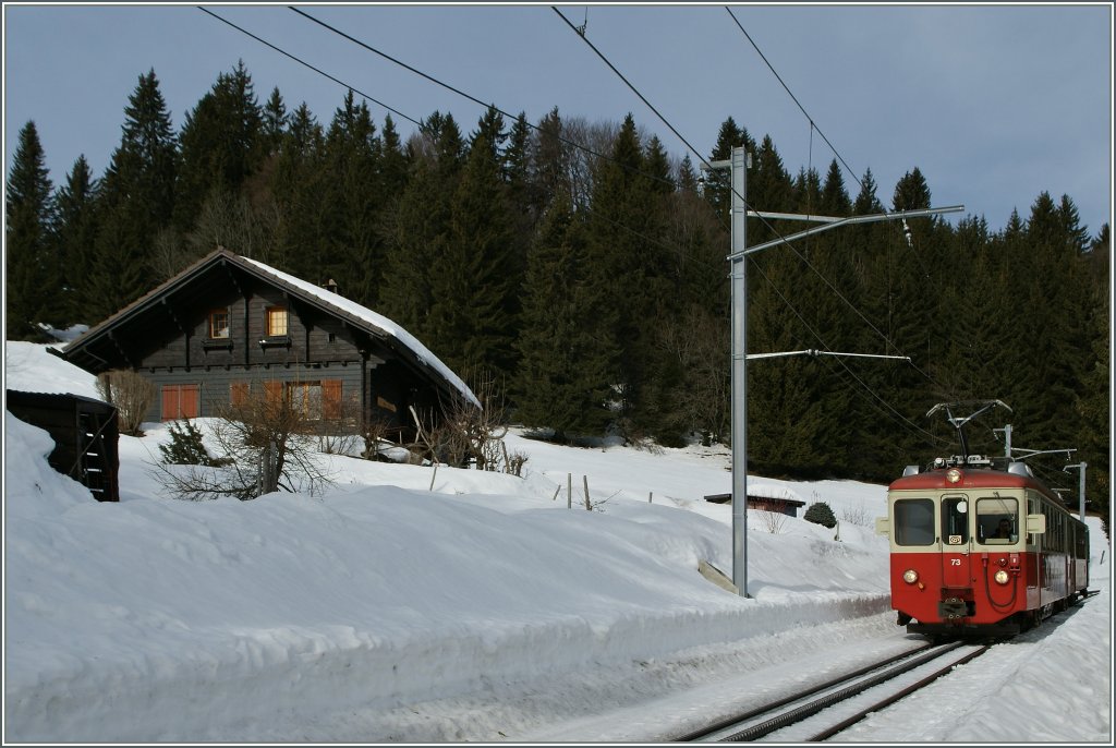 Der CEV BDe 2/4 mit Bt auf Talfahrt kurz vor Lally. 
31. Jan. 2013