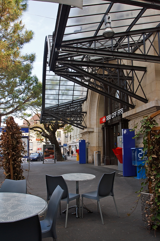 Der Eingang des Empfangsgeb�udes vom Bahnhof Vevey am 26.05.2012.