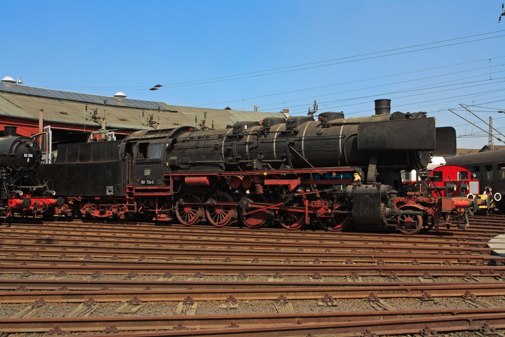 Die 051 724-3 (ex 50 1724) am 23.04.2011 im S�dwestf�lische Eisenbahnmuseum in Siegen. 1941 wurde die Lok mit der Fabriknummer 2564 bei Krupp gebaut. Sie war die letzte 50er der Deutschen Bundesbahn und wurde am 24.02.1977 ausgemustert.