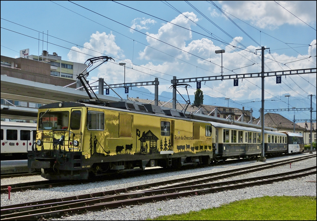 Die goldene  train du chocolat  Lok (genau genommen Gep�cktriebwagen) war am 28.05.2012 in Bulle abgestellt. (Hans)