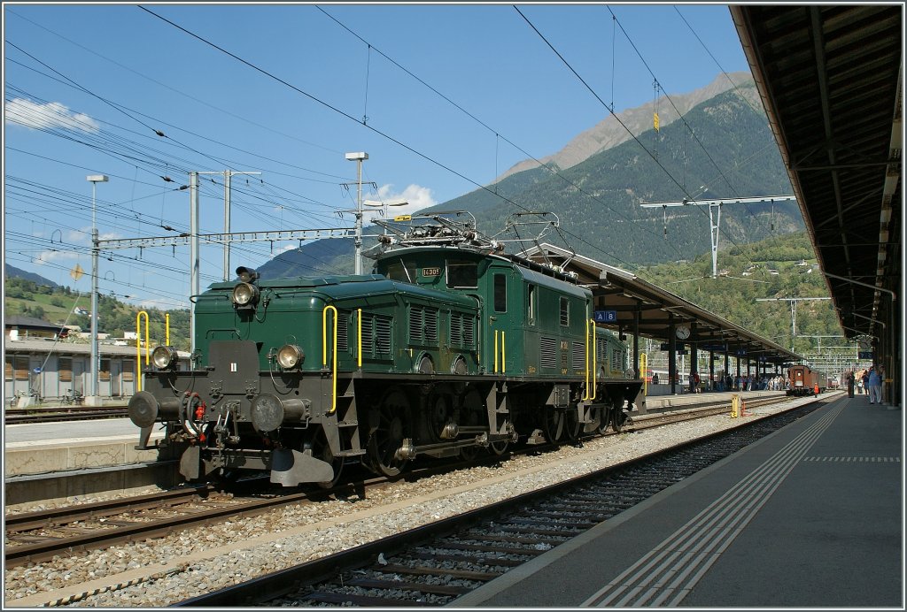 Die SBB gr�ne Ce 6/8 III 14305 (Baujahr 1926) am 20 Aug. 2011 in Brig.