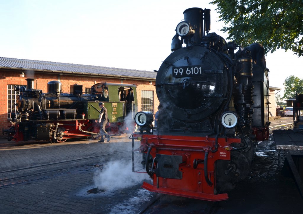Ein Bild, welches es in dieser Konstellation vermutlich nicht wieder geben wird, da die 99 6101 der Harzer Schmalspurbahnen nur f�r drei Wochen zu Gast bei der Selfkantbahn gewesen ist. (30.09.2012)