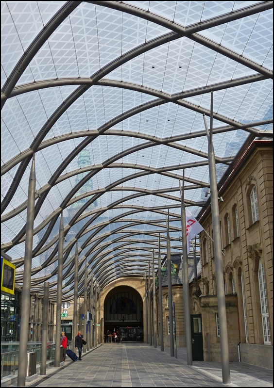 Ein Bogen im Hauptgeb�ude des Bahnhofs von Luxemburg Stadt wurde ge�ffnet, um einen direkten Zugang zu der neuen Halle zu erm�glichen. 23.09.2012 (Jeanny)