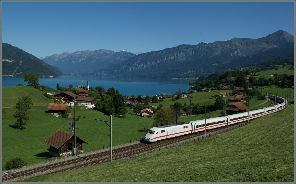 Ein ICE nacdh Interlaken bei Faulensee. 
27. Aug 2012
