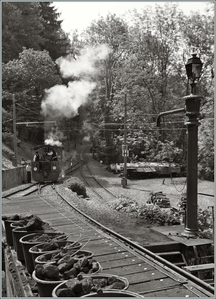 Es dampft, es raucht  -  ein gelungener Rahmen f�r das 1. Hellertaler Startbilder Treffen.
Chaulin, den 27. Mai 2012 