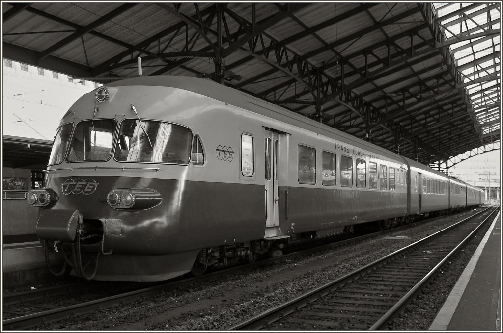 Fr�her (von 1961 - 1974) t�glich als TEE Cisalpin Milano - Paris in Lausanne Gast, waren die RAe TEE II schon was besonders, um so mehr heute, wenn sich mal der RAe TEE II 1053 in Lausanne zeigt. 9. April 2013