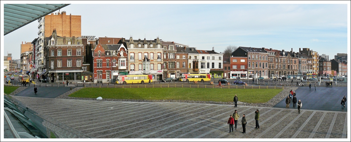 . Der Vorplatz des Bahnhofs Li�ge Guillemins, als es die Gr�nfl�chen noch gab. 16.01.2010 (Jeanny)

Die Aufnahme besteht aus zwei zusammengef�gten Einzelbildern, das dritte passte leider nicht.