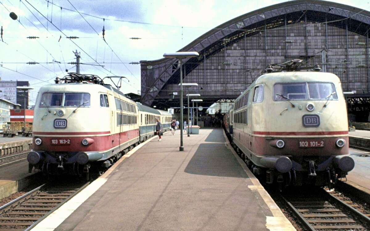 103 163-2 und 103 101-2 in Köln am 29.04.1983.
