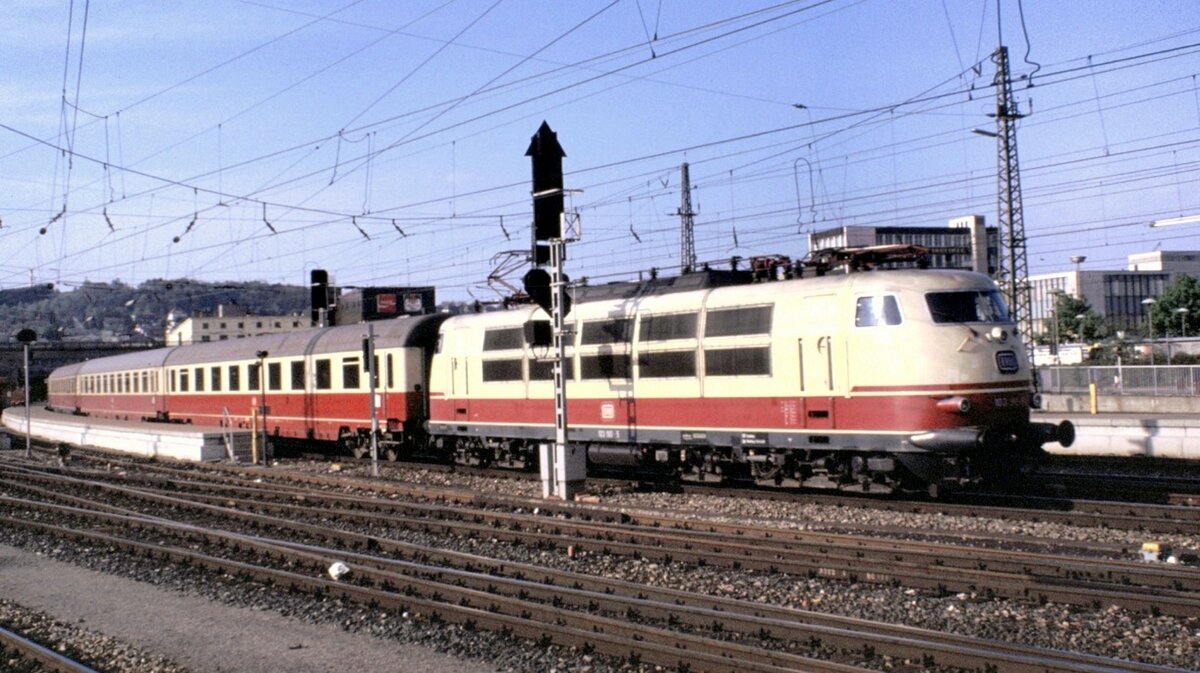 103 190-5 mit IC in Ulm am 26.04.1981.