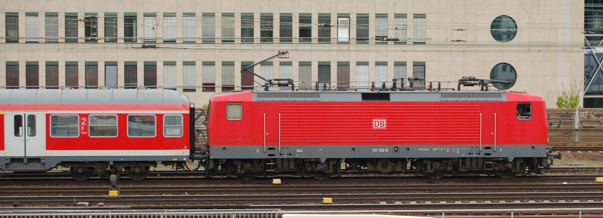 112 126-8 in Hannover Hbf am 17.04.2007.