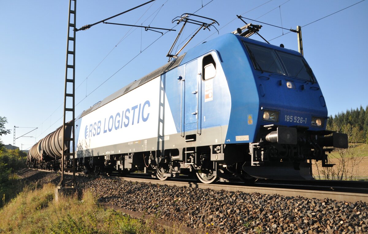 185 526-1 von HGK - RSB Logistik mit Kesselwagenzug in Amstetten am 30.09.2011.