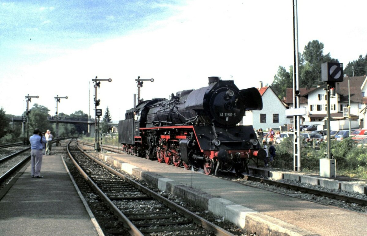 41 1150 in Kellmünz am 25.09.1994. Es war die Abschiedsfahrt für die Stichbahn Illertalbahn Strecke Kellmünz-Babenhausen. Eröffnung der  Fuggerbahn  Kellmünz - Babenhausen war am 16.11.1894, Stilllegung nach dem letzten Zug durch sofortiges Herausnehmen von Schienenstücken. 