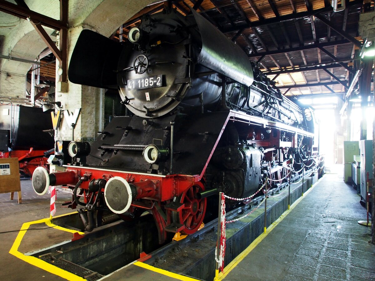 41 1185-2 im Eisenbahnmuseum Halle am 20.07.2013.