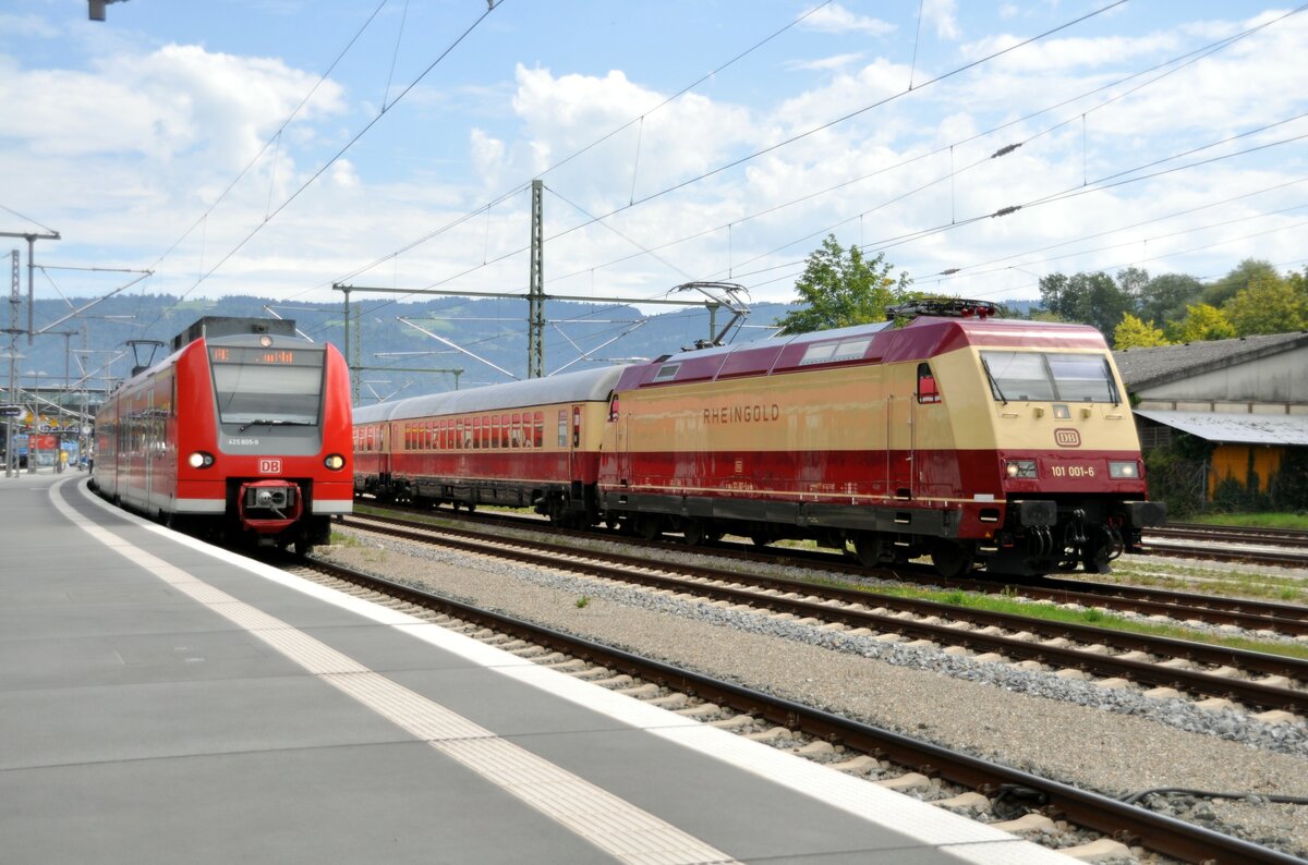 425 805-8 und 101 001-6 mit TEE Rheingold in Lindau-Reutin am 12.08.2023.