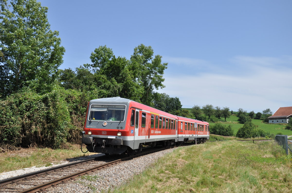 628 572 der S�dostbayernbahn war am Vormittag des 10. Juni 2020 als RB 29426 auf dem Weg nach Pocking und wurde in Niederreisching auf seiner Reise fotografiert. 