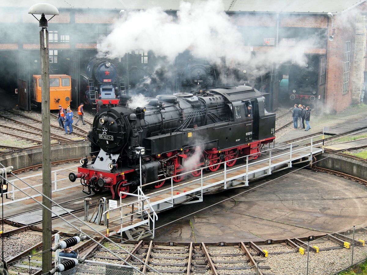 95 1027-2 auf der Drehscheibevon Dresden Altstadt beim 8. Dampfloktreffen am 15.04.2016.