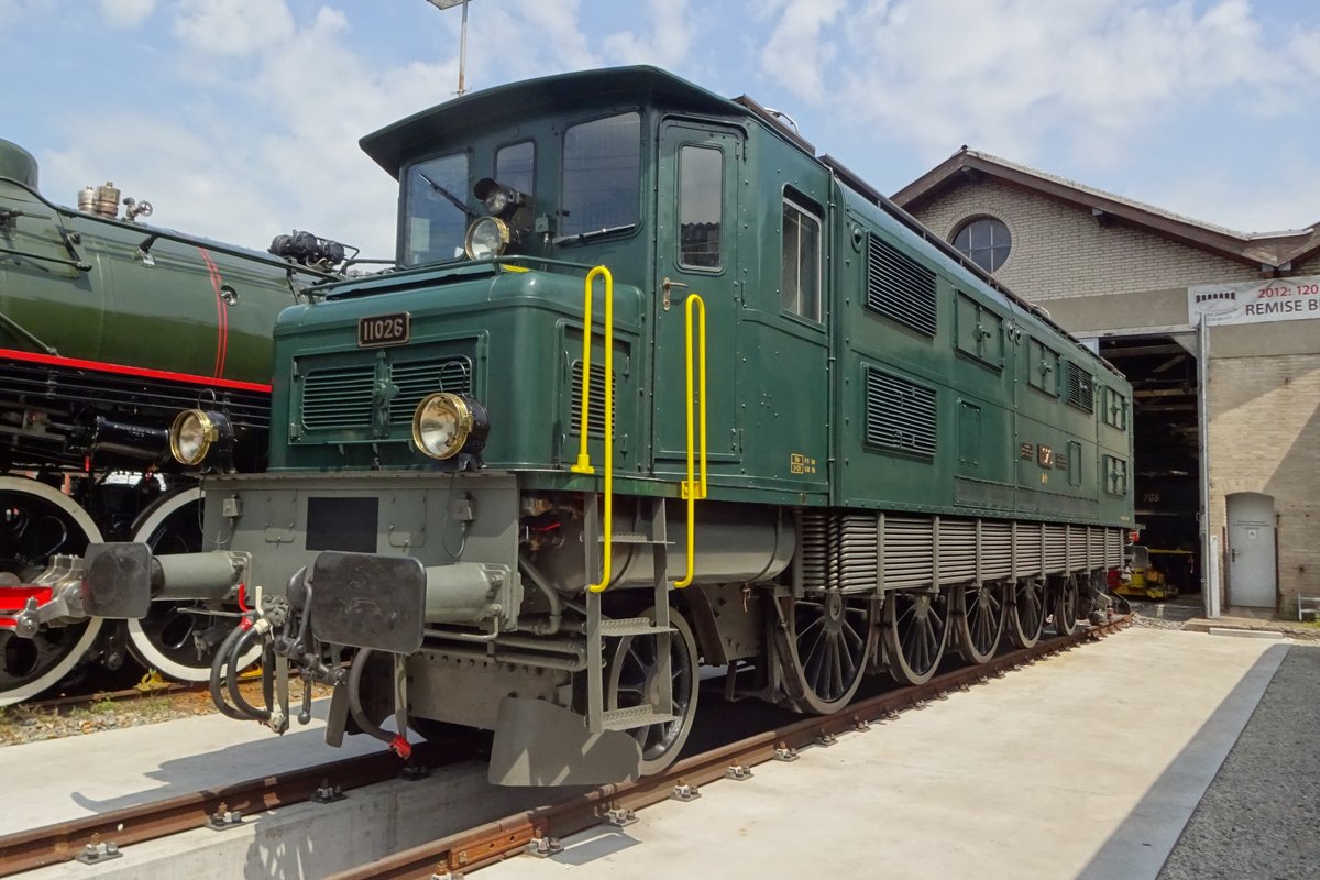 Ae 4/7 11026 der Club Mikado 1244 steht am 25 Mai 2019 vor der Lokschuppen ins bw von Brugg AG. 
