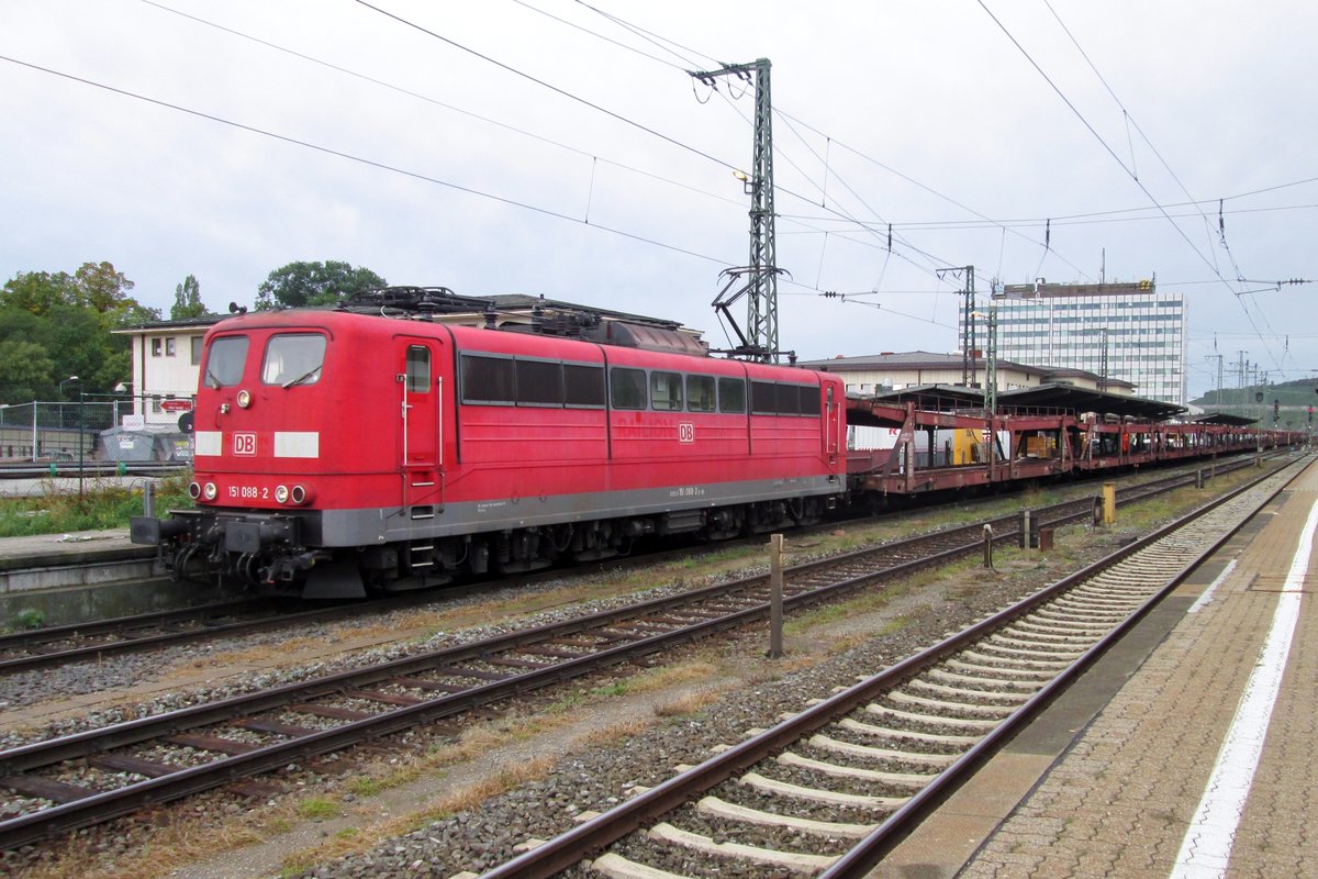 Am 15 September 2015 steht 151 088 in Würzburg.