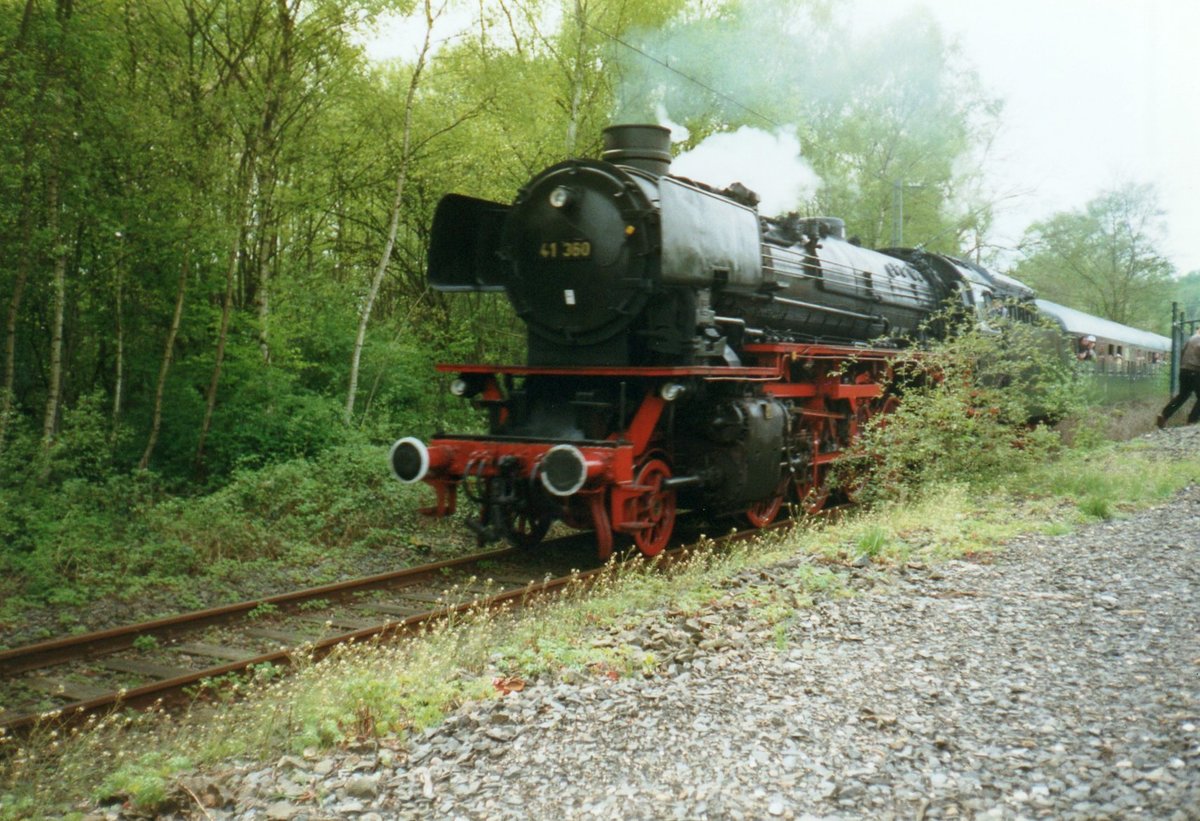 Am 16 Juli 1998 treft 41 360 in Bochum-Dahlhausen ein. 