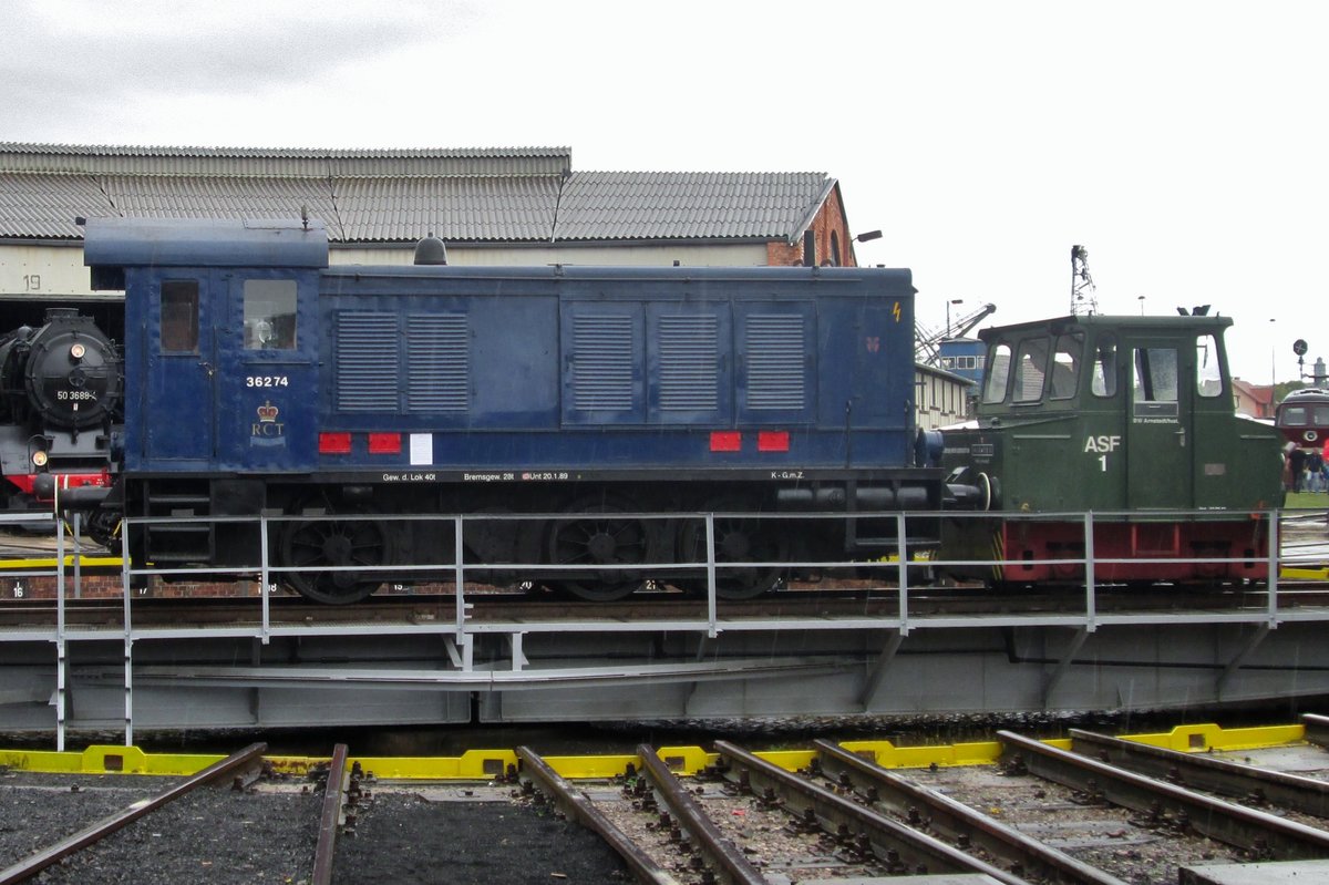 Am 19 September 2015 steht V36 274 ins Bw Arnstadt auf die Drehscheibe.