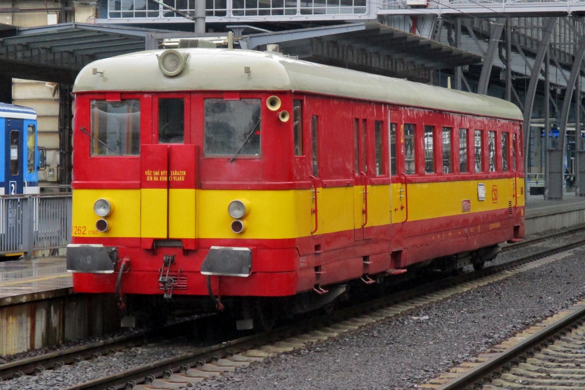 Am 24 September 2017 verl�sst M 262 0180 Praha hl.n.