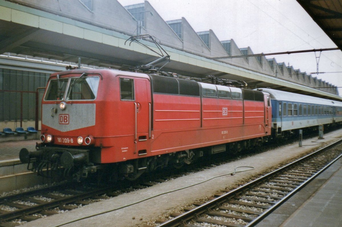 Am 27 Juli 1999 steht 181 209 mit ein IR in Luxembourg. 