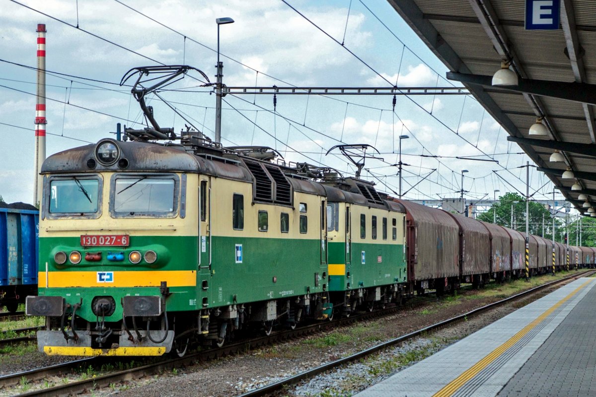 Am 27 Mai 2015 rollt CD 130 027 mit ein Stahlzug durch Ostrava hl.n. -in 2017 wurde sie in originalzustand zur�ckgesetzt und tragt seither das Nummer E479.0027.