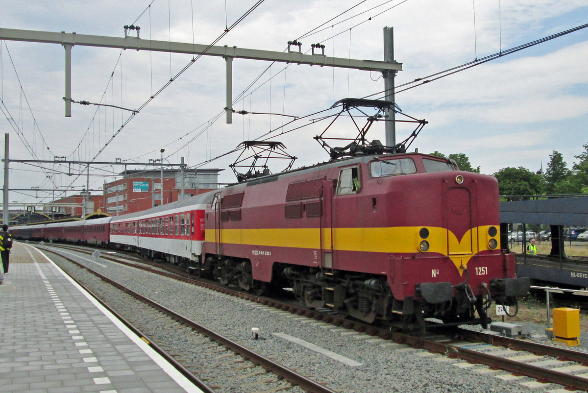 Am 4 Juli 2014 verl�sst EETC 1251 mit der 1. von drei Nachtz�ge 's-Hertogenbosch.