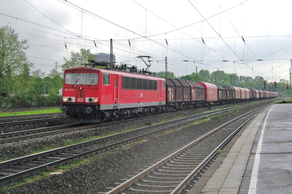 Am 8 April 2014 durchfahrt 155 112 Oberhausen Osterfeld S�d.