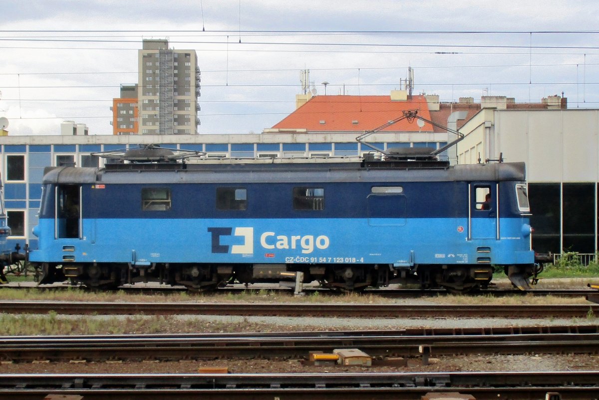 Am grauen 16 September 2017 steht CD cargo 123 018 in Praha-Liben.