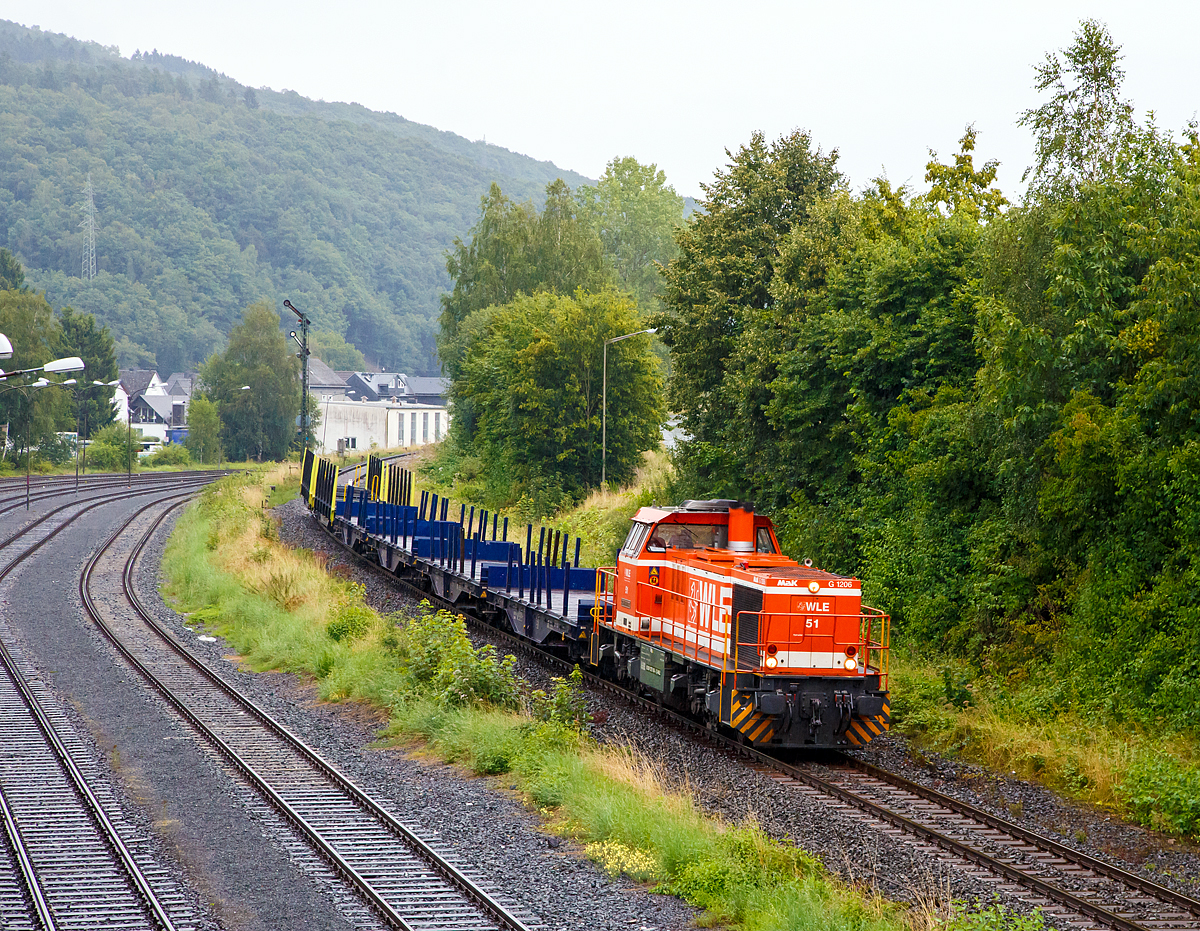 
An einem trüben regnerischen Tag im August.... 
Die WLE 51  Kreis Warendorf  eine MaK G 1206 der Westfälische Landes-Eisenbahn (92 80 1275 106-3 D-WLE) kommt mit leeren Güterzug (Schwerlastwagen) von Burbach-Holzhausen über die Hellertalbahn (KBS 462), hier am 11.08.2016 in Herdorf (km 90,5) kurz vor der Brücke Wolfsweg. Die Lok wurde 2002 bei Vossloh unter Fabriknummer 1001150 gebaut. 

Nochmals einen lieben Gruß an den freundlichen Lokführer zurück.