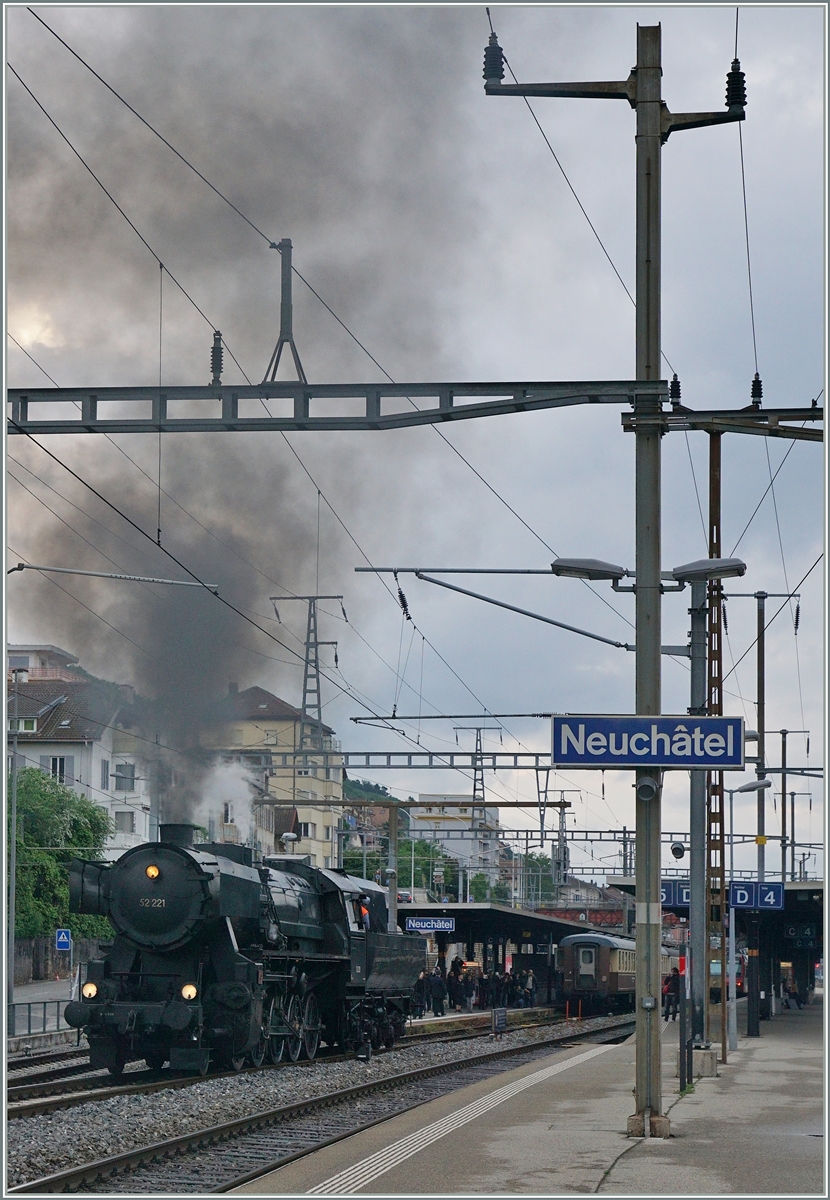 Auf dem Weg von st Sulpice nach Vevey muss die VVT 52 221 in Neuchâtel umsetzen.
14. Mai 2016 
