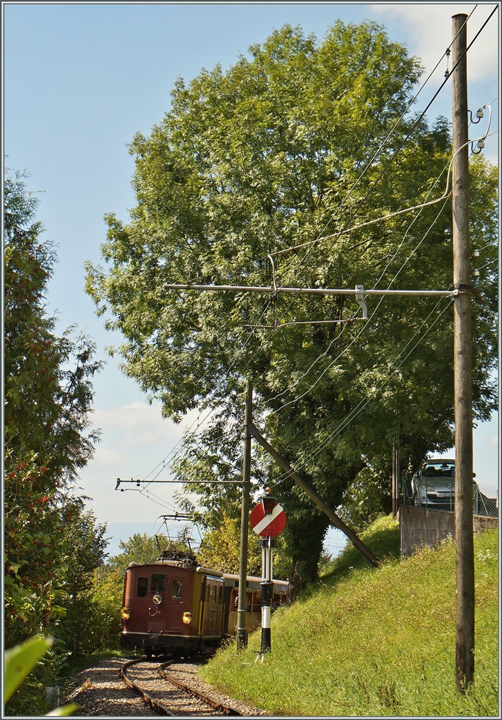 Beim Einfahrsiganl von Blonay (B-C) zieht die BOB HGe 3/3 29 ihrne Zug Richtung Chamby. 
13. Sept. 2014