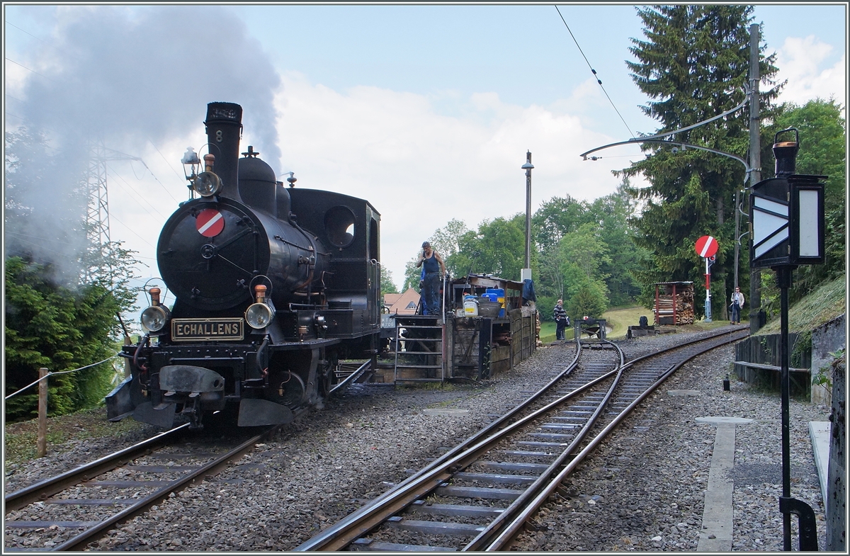 BLONAY-CHAMBY PINGSTFESTIVAL 2015: Zu Besuch war dieses Jahr die LEB G 3/3 N° 8 Echallens, hier in Chaulin beim Wasser und Kohle fassen.
25. Mai 2015