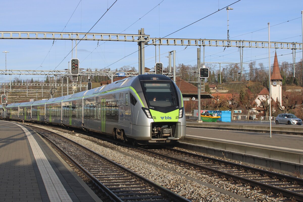 BLS 528 115 treft am 1 J�nner 2024 in Thun ein als RB aus Konolfingen.