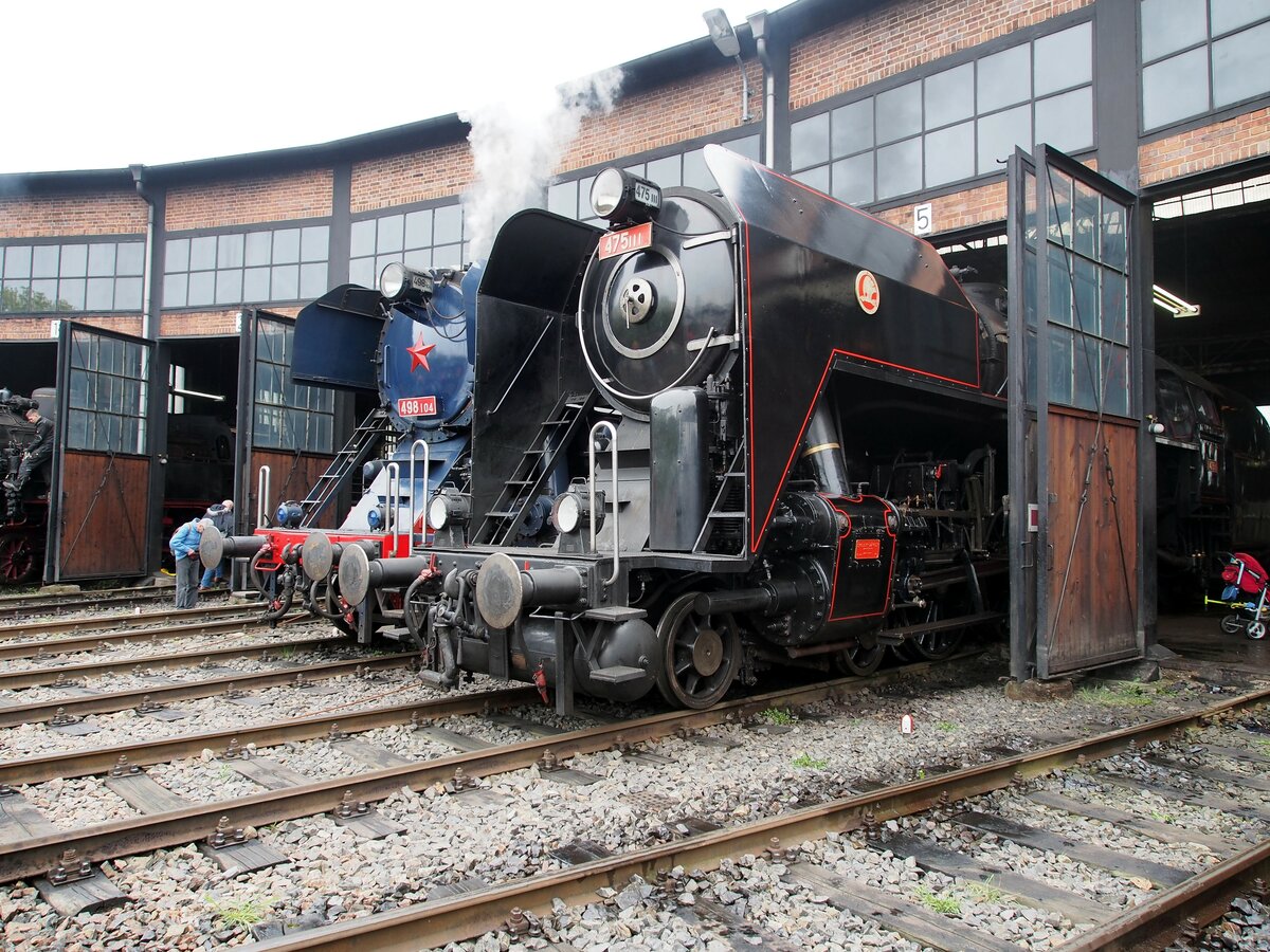 CD 475 111 und 498 104 beim 8. Dampfloktreffen in Dresden am 15.04.2016.