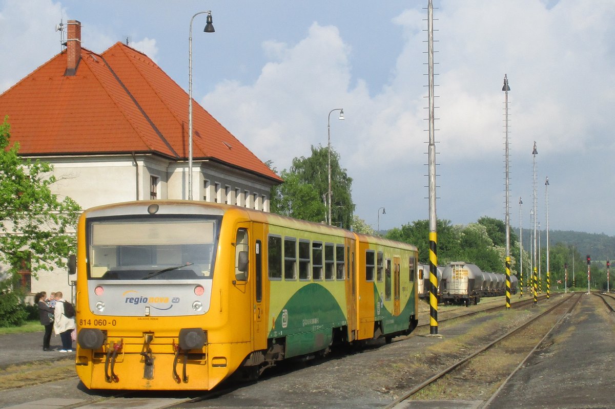 CD 814 060 hält am 16 Mai 2018 in Rakovnik.