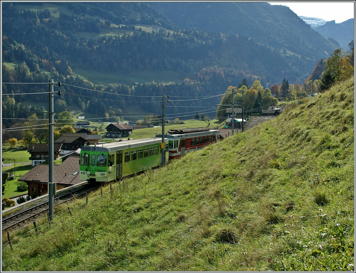 Dank der neuen TPC schon fast ein  Zug-such-Bild . 
AOMC Regionalzug 43 bei  La Cour . 
25. Okt. 2013
