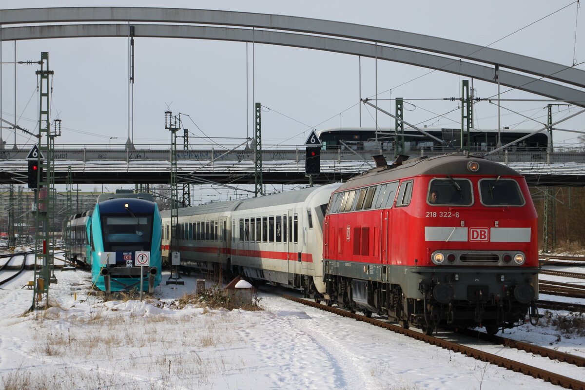 DB 218 322 treft am 19 Februar 2026 in Lübeck ein.