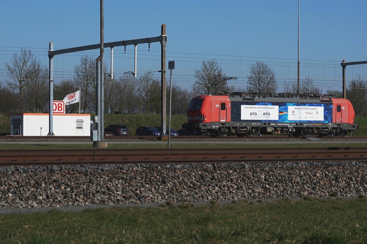 DBC 193 348 steht während ein Testfahrt für automatischer Zugbetrieb am 5 März 2026 in Valburg CUP.